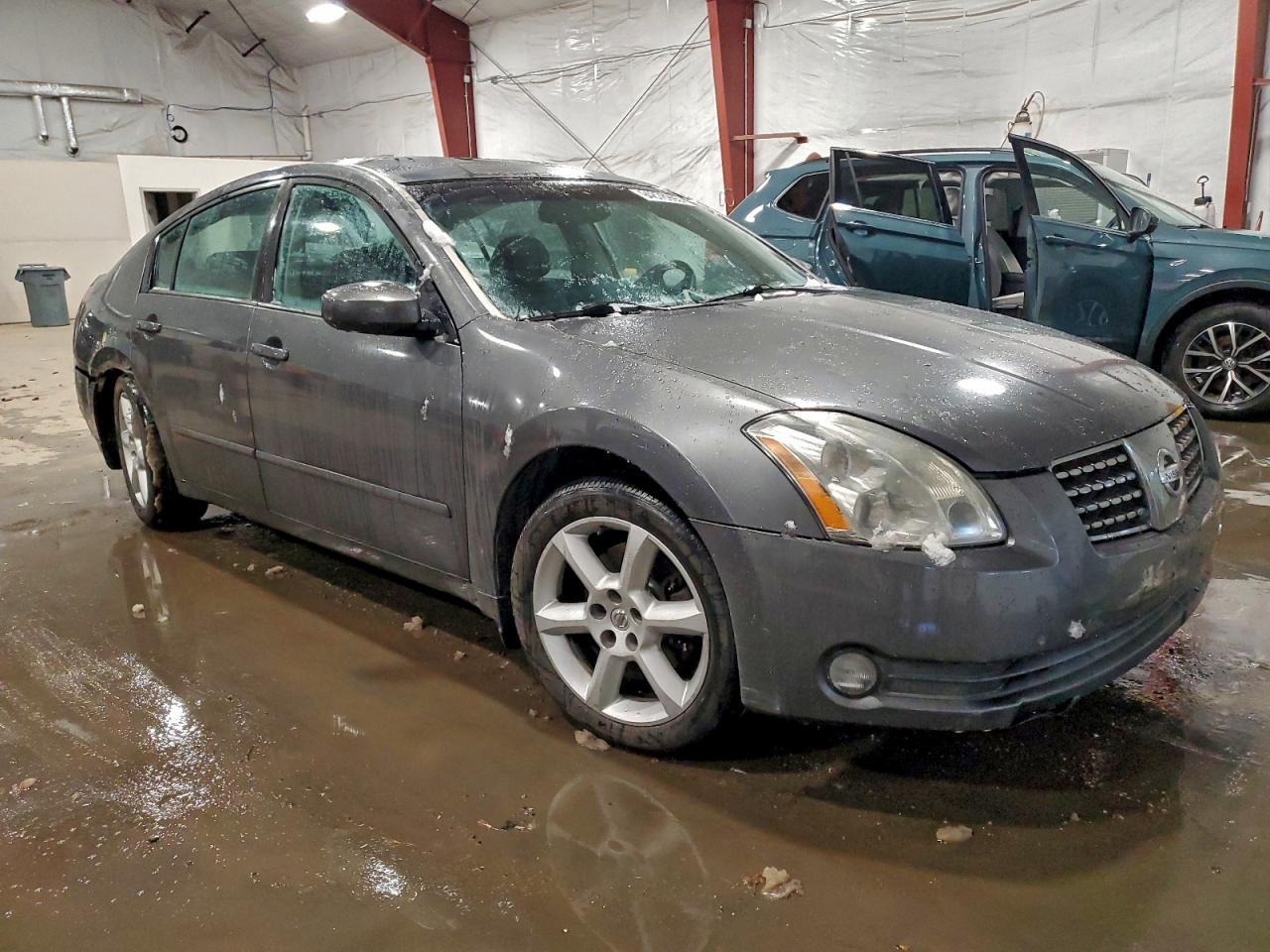 2005 NISSAN Maxima