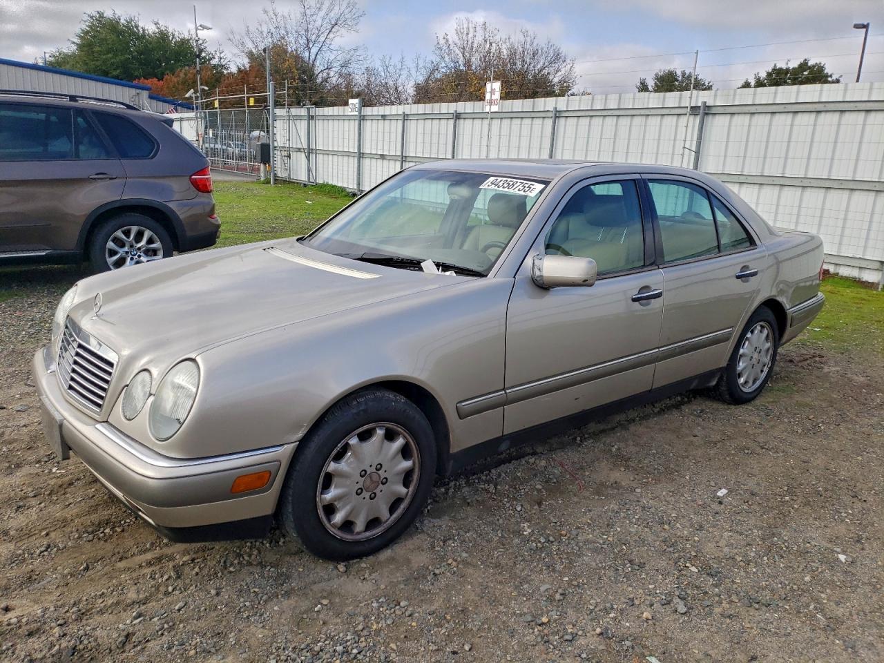 1997 MERCEDES-BENZ E-Class
