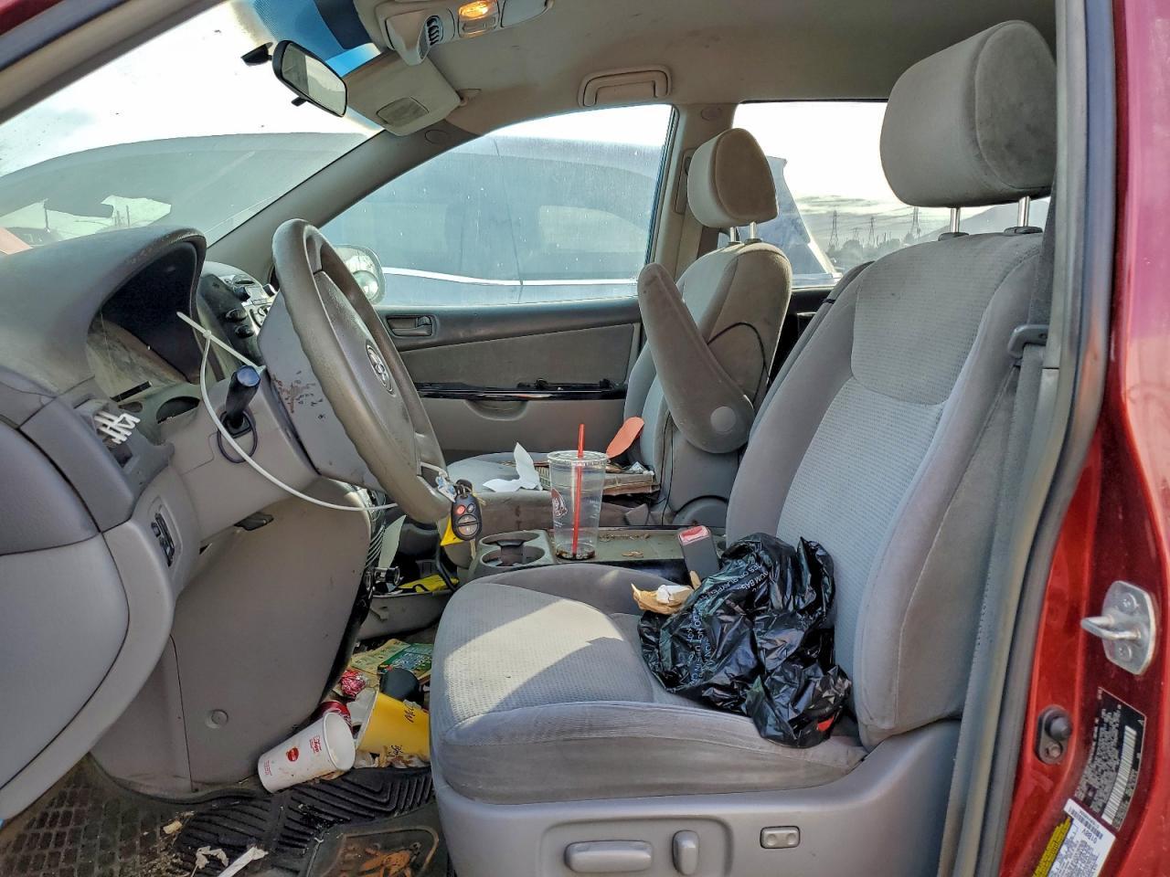 2005 TOYOTA SIENNA