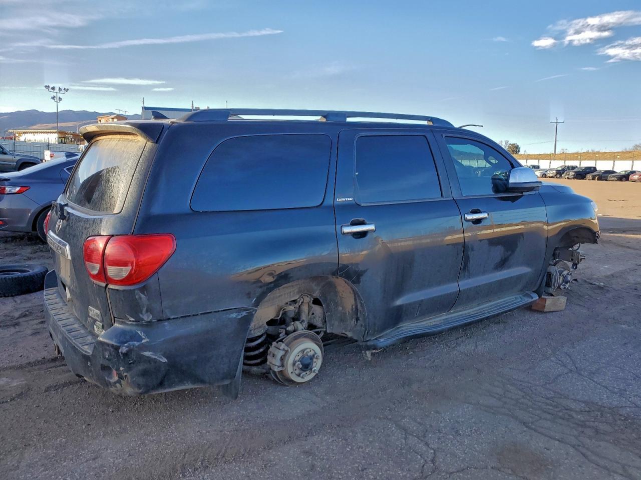 2013 TOYOTA Sequoia