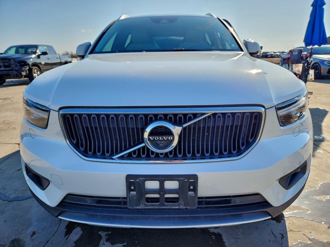 2022 VOLVO XC40