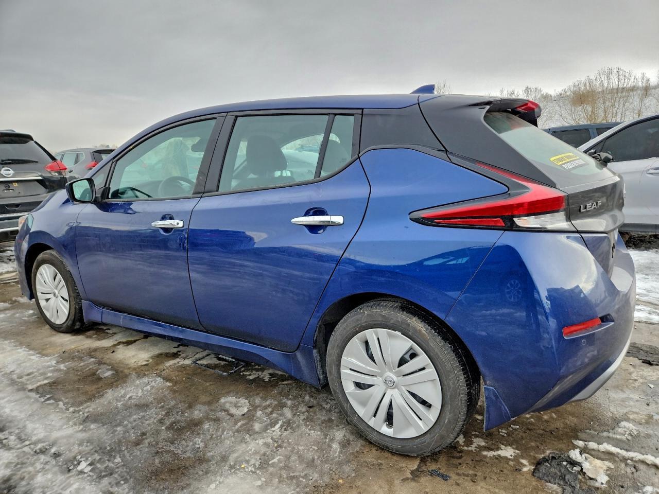 2025 NISSAN LEAF