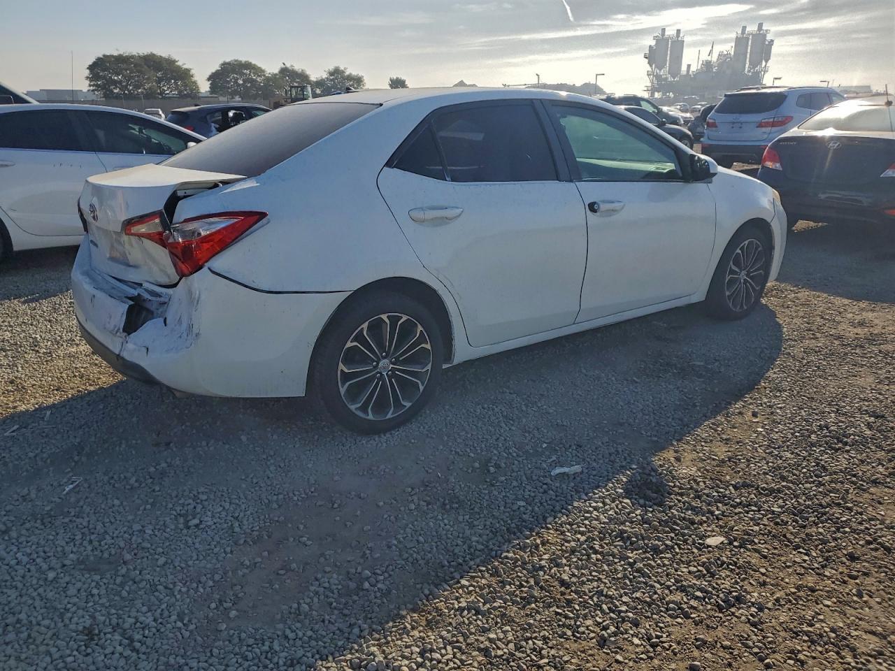 2015 TOYOTA COROLLA