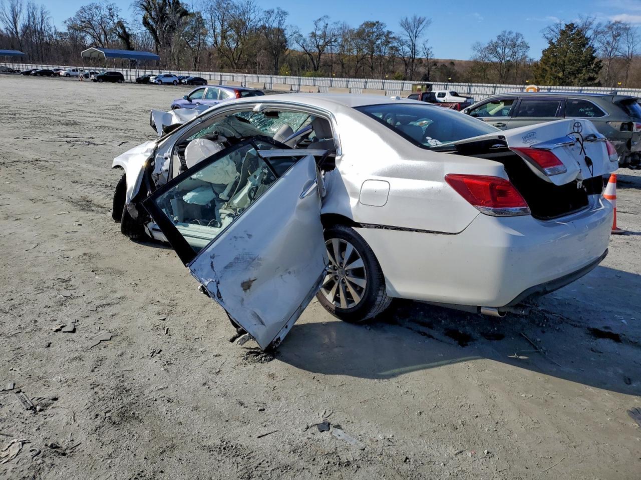2011 TOYOTA Avalon