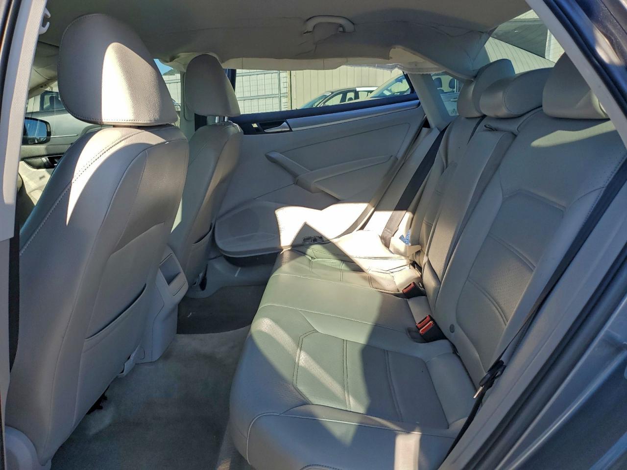 2015 VOLKSWAGEN Passat
