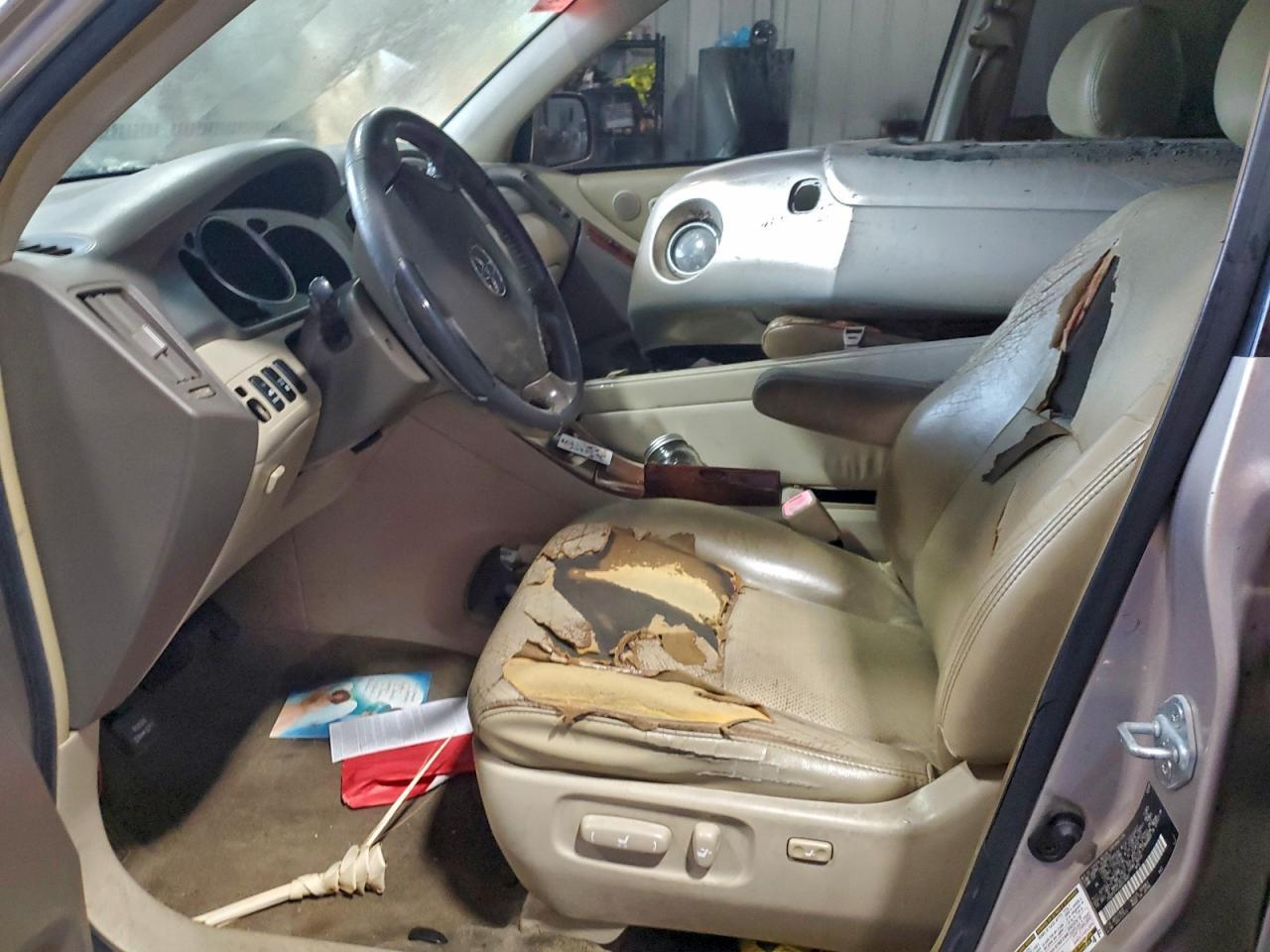 2004 TOYOTA HIGHLANDER