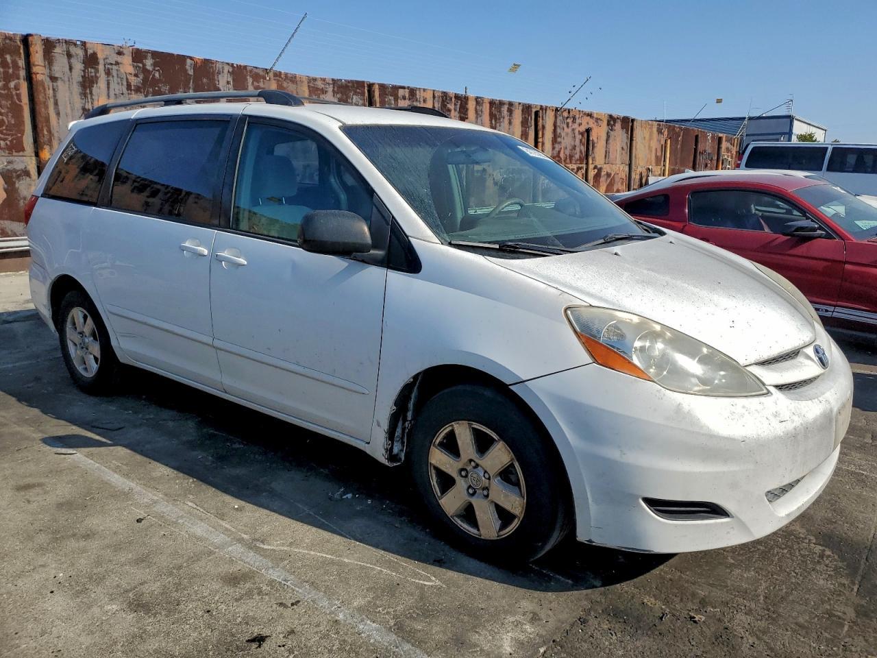 2010 TOYOTA SIENNA