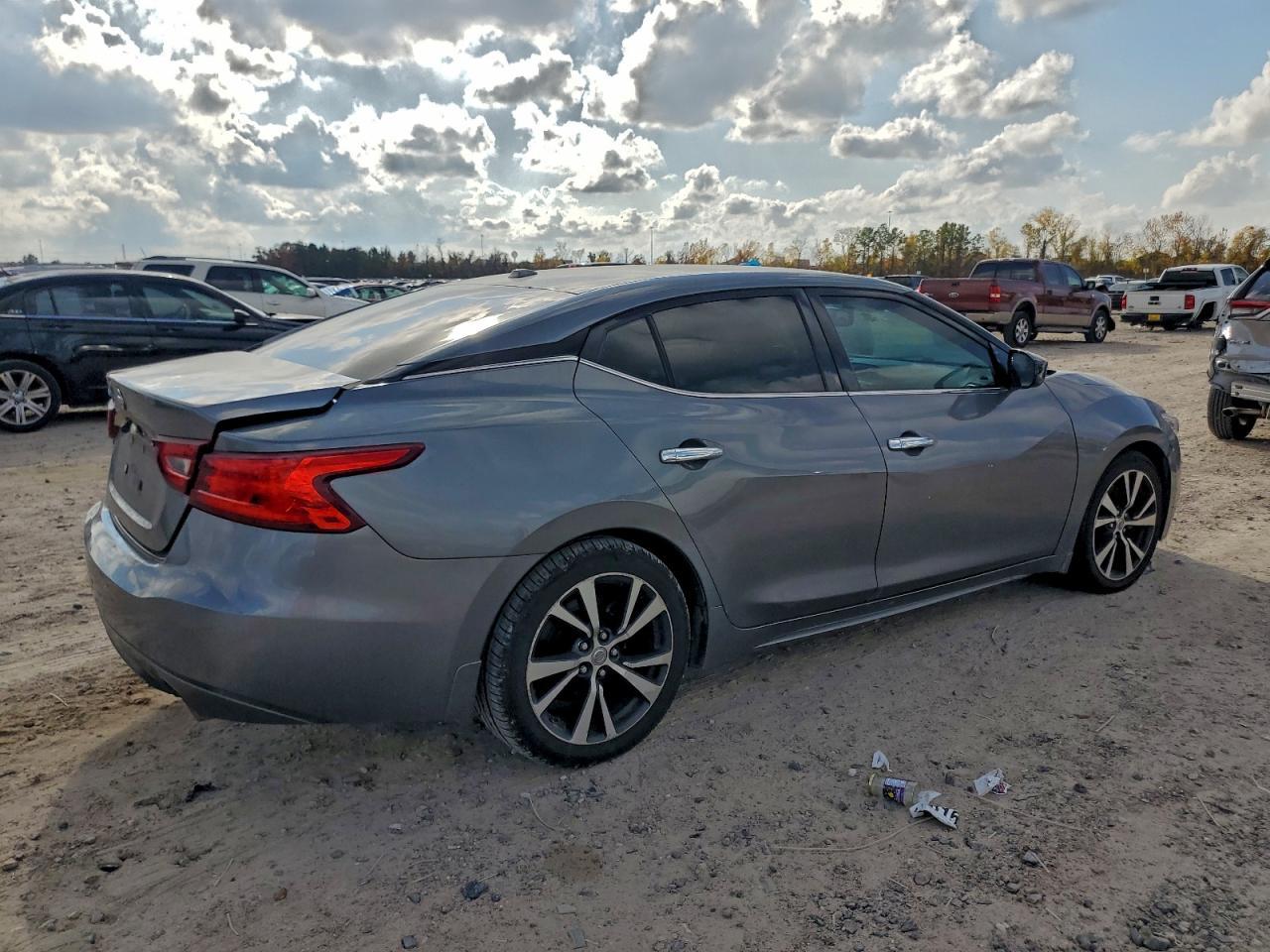 2016 NISSAN Maxima
