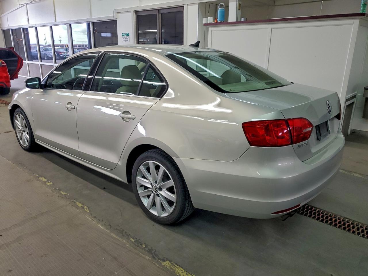 2011 VOLKSWAGEN JETTA