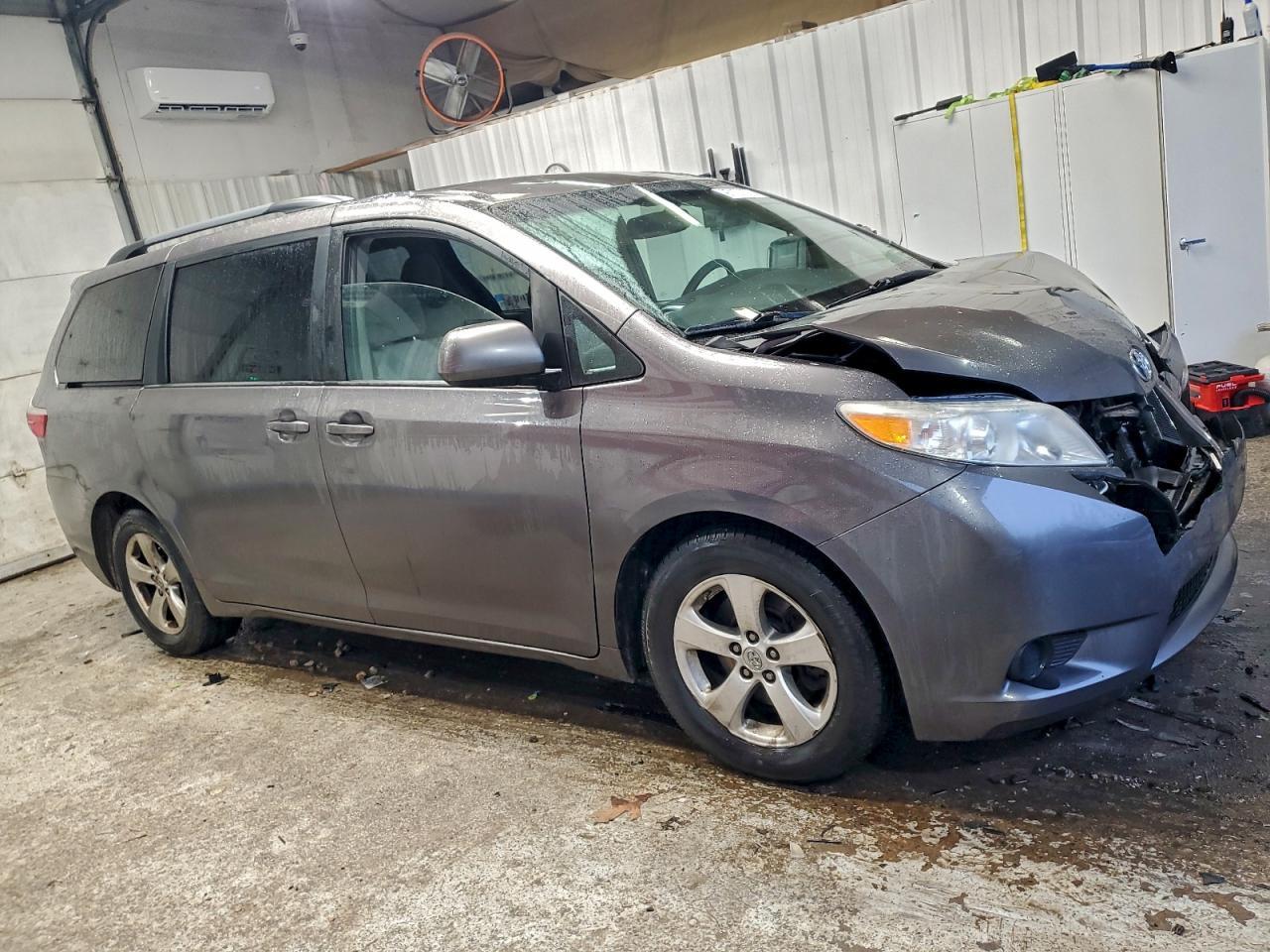 2017 TOYOTA SIENNA