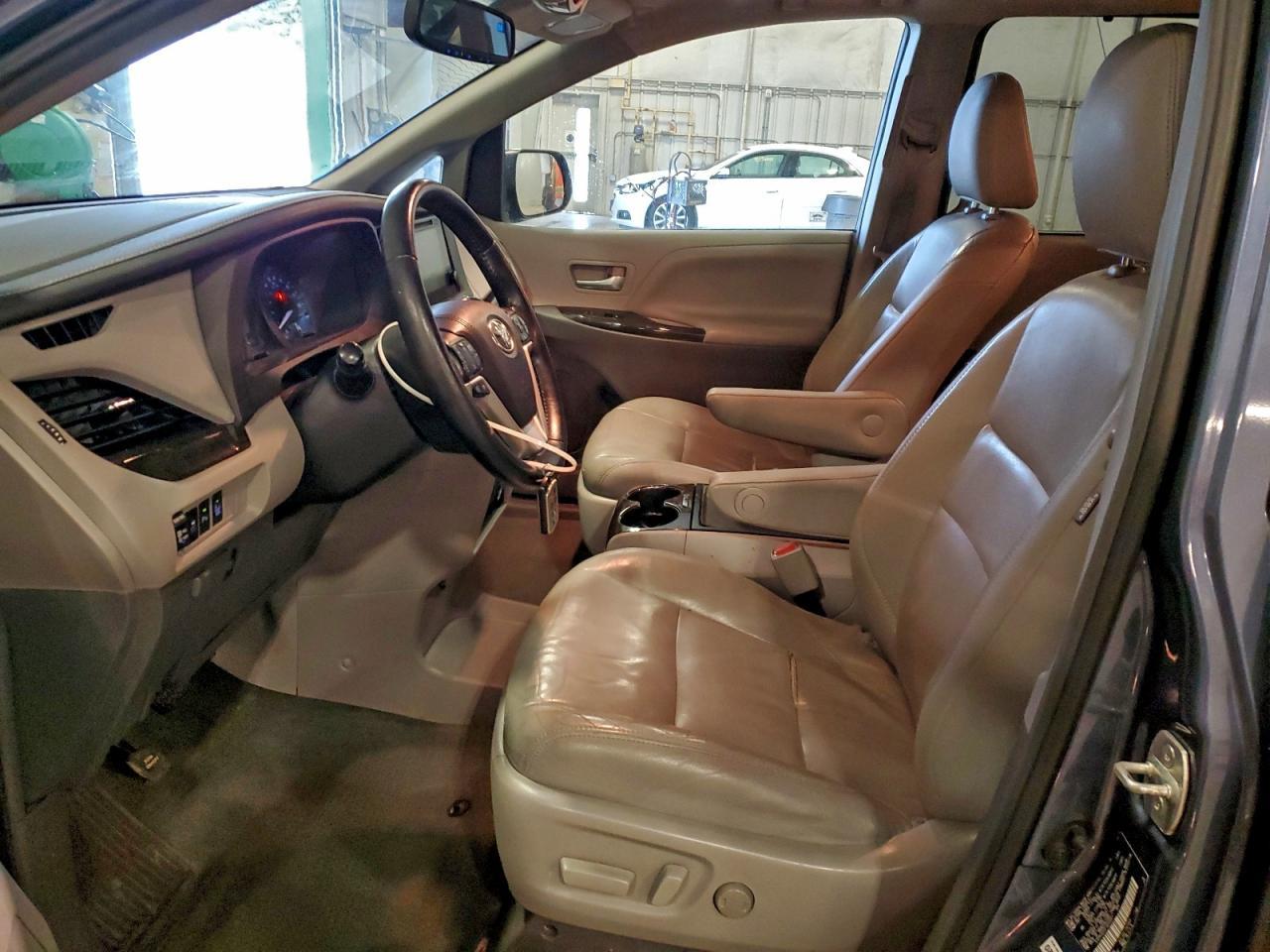 2015 TOYOTA SIENNA