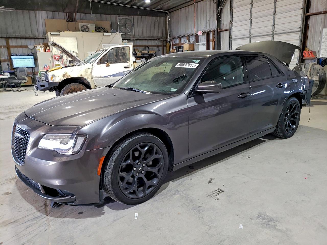 2019 CHRYSLER 300