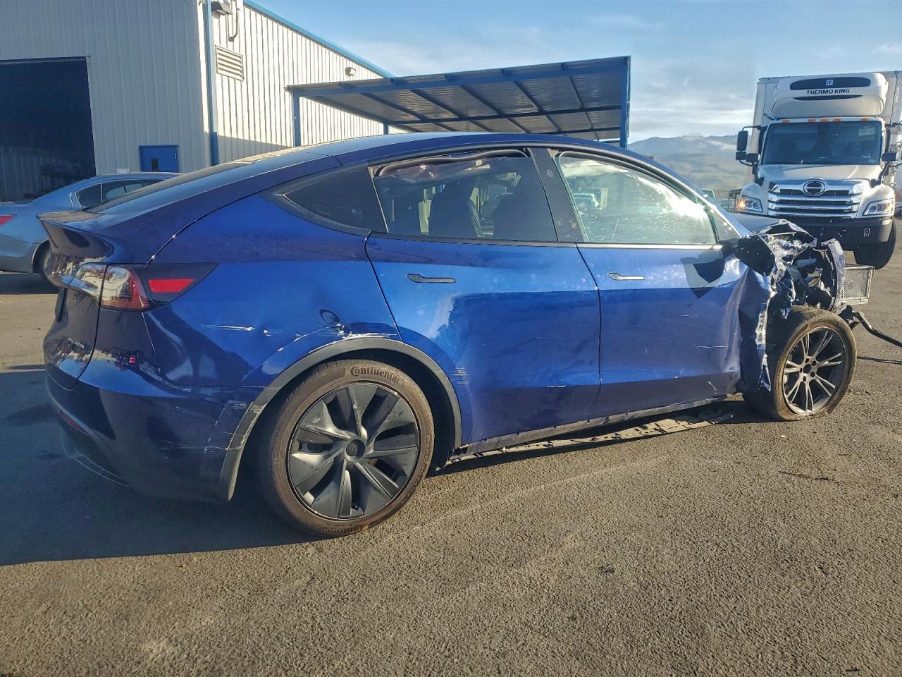 2025 TESLA MODEL Y