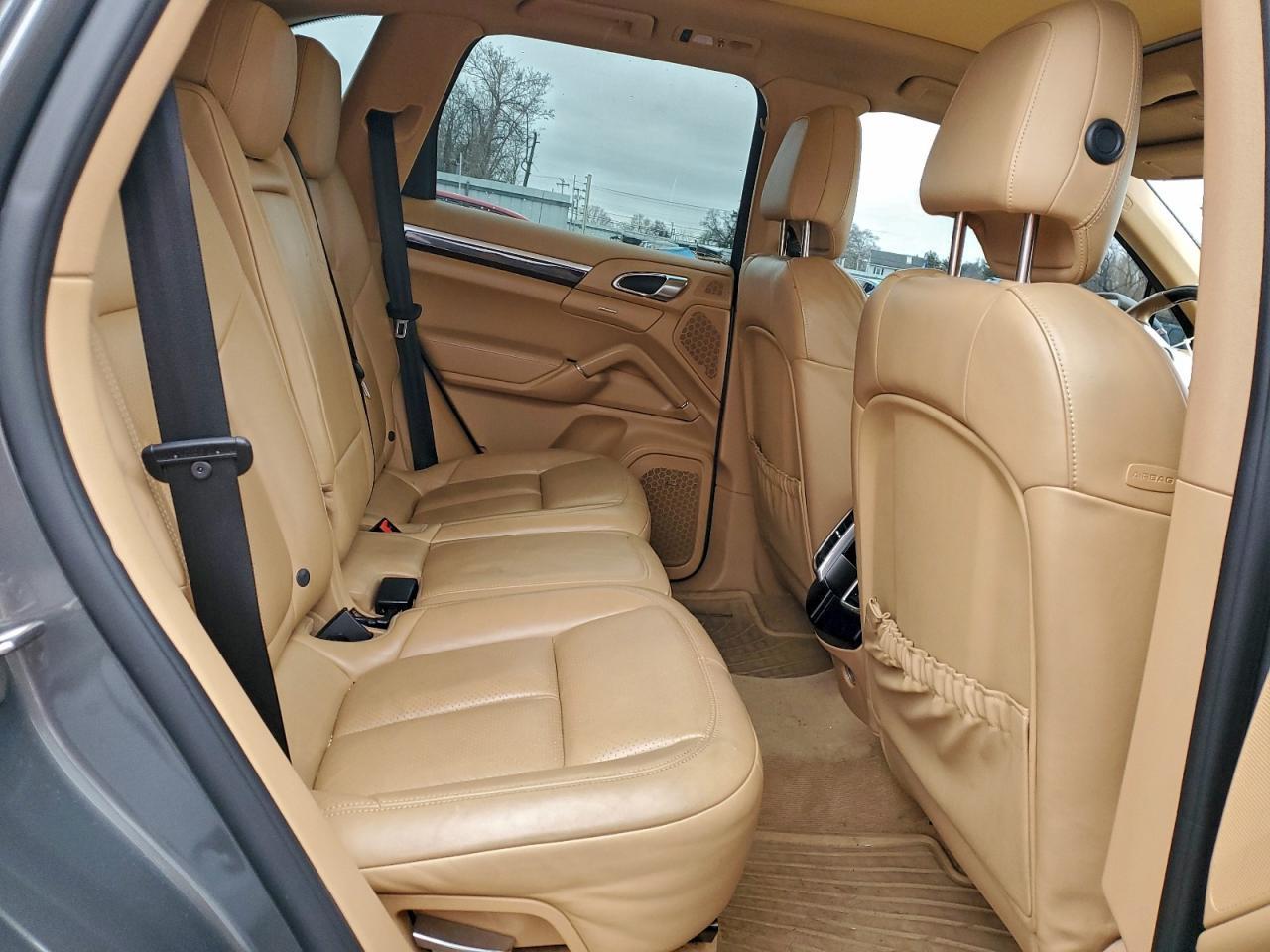 2016 PORSCHE CAYENNE