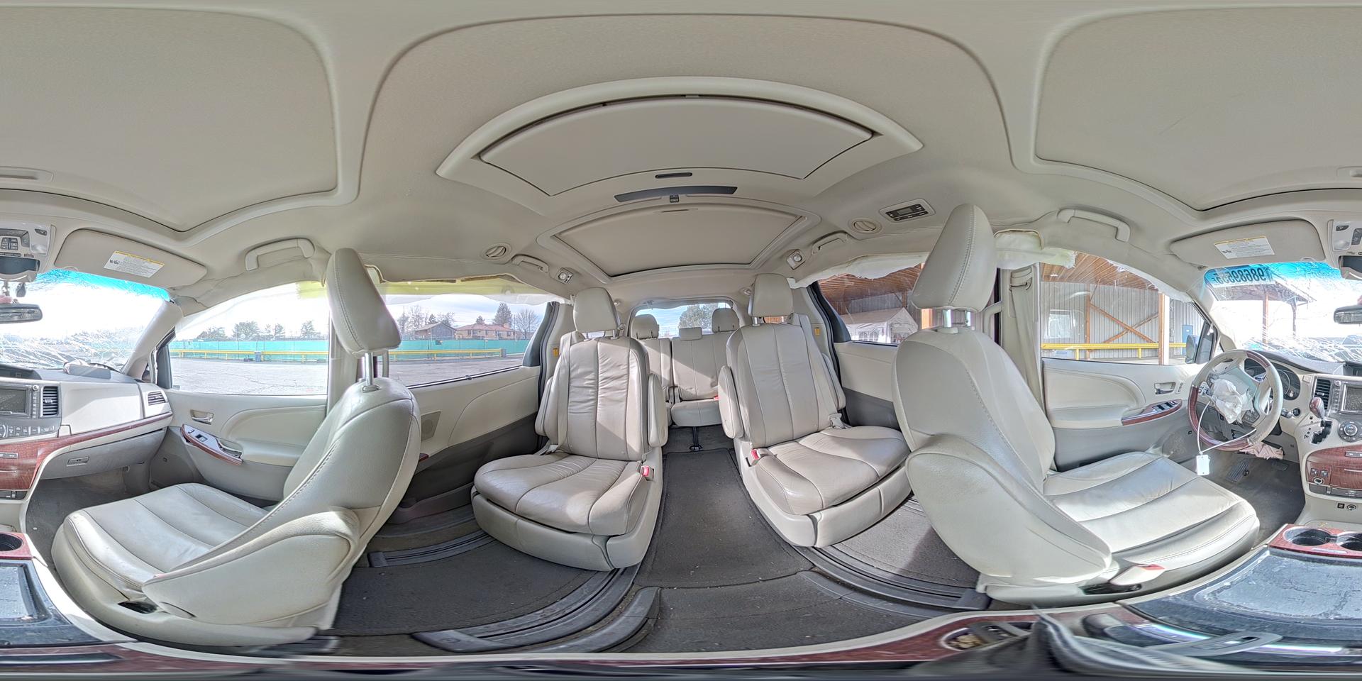 2011 TOYOTA SIENNA