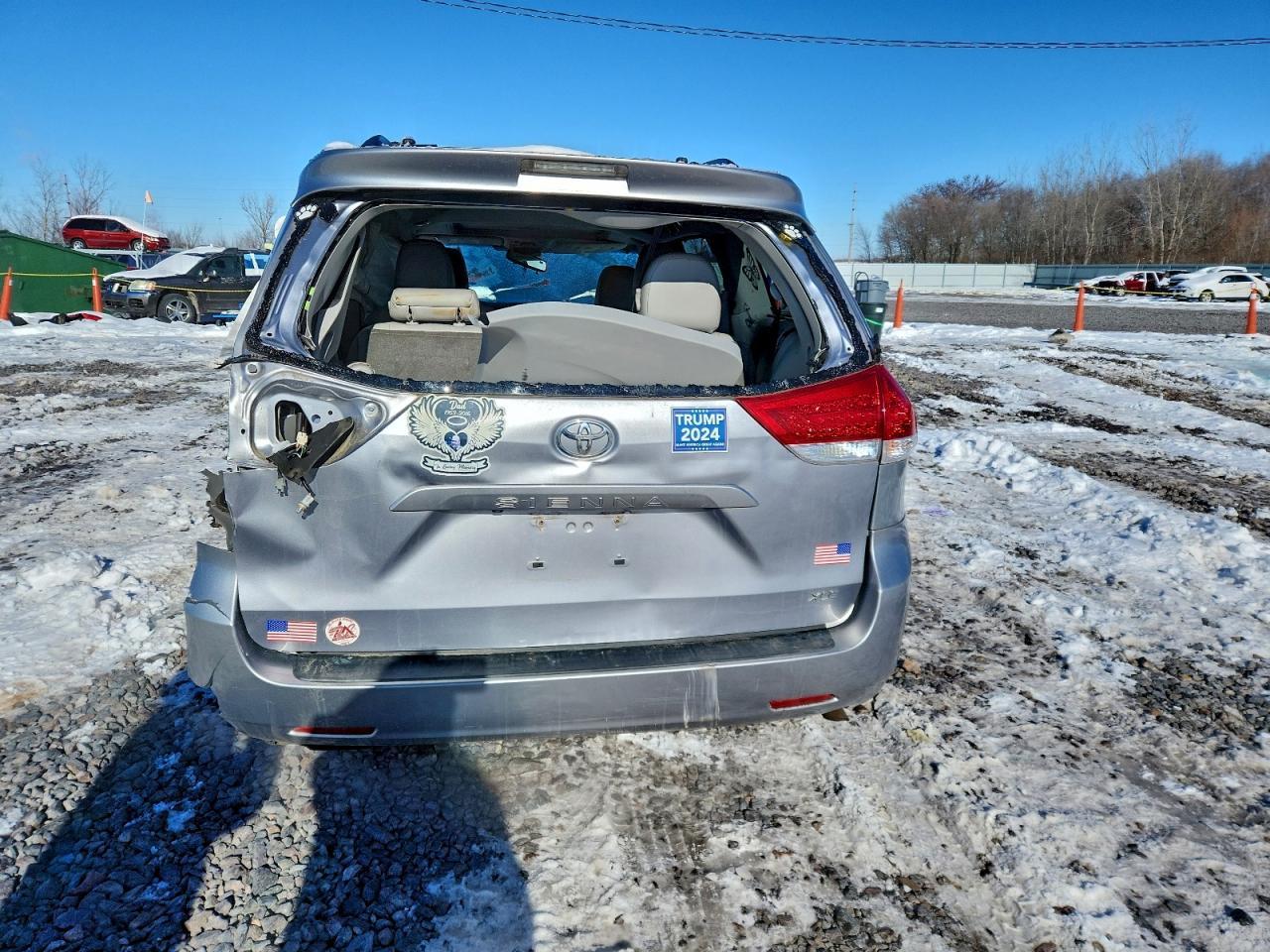 2012 TOYOTA SIENNA