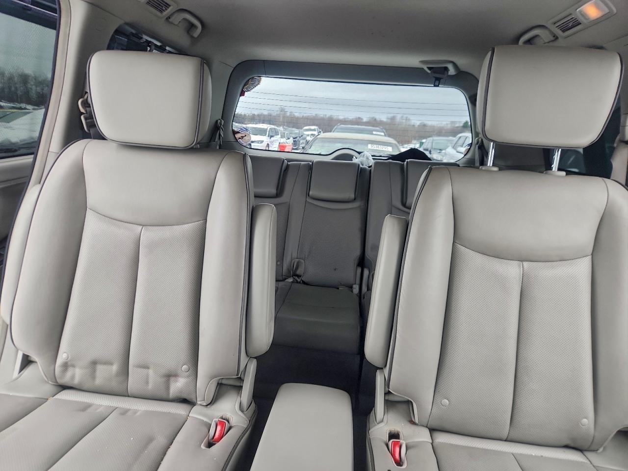 2011 NISSAN Quest