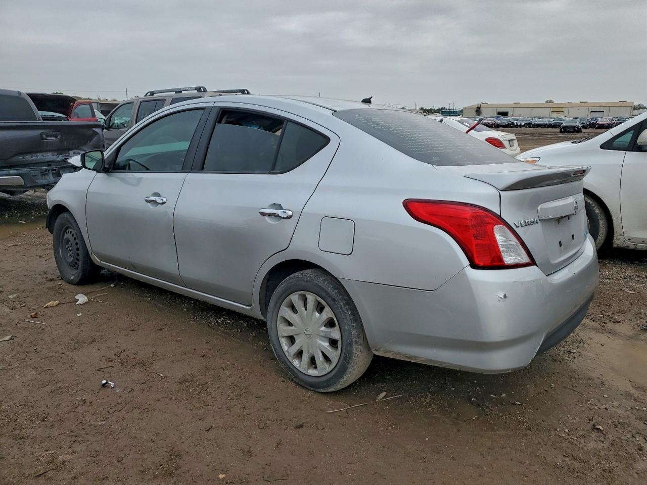 2016 NISSAN VERSA