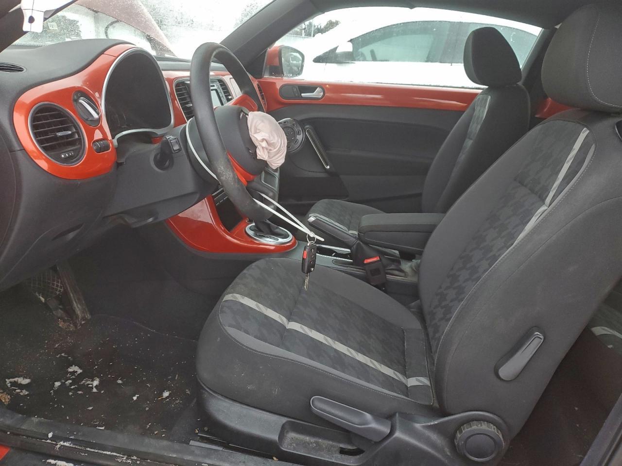 2018 VOLKSWAGEN Beetle