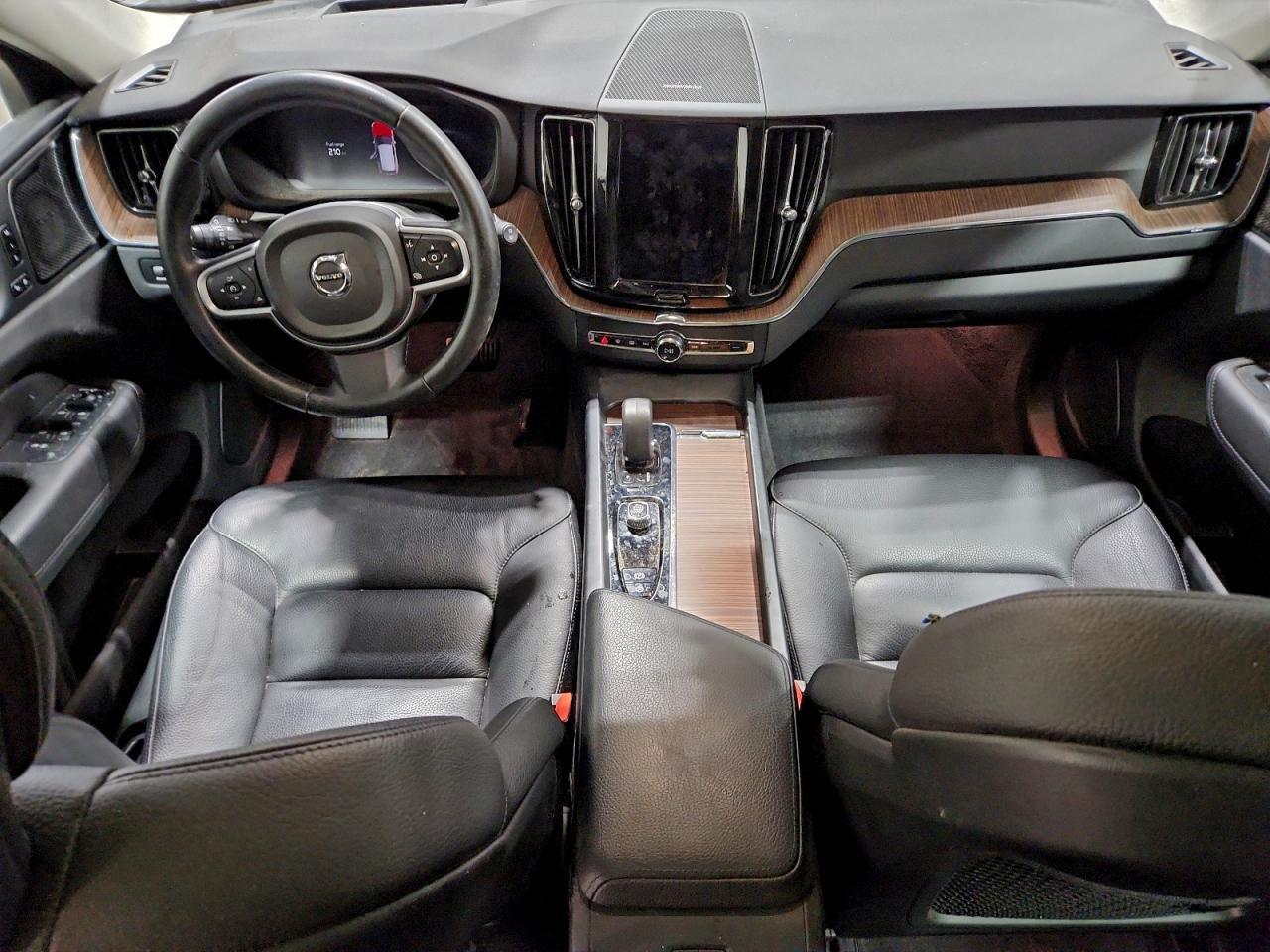2022 VOLVO XC60
