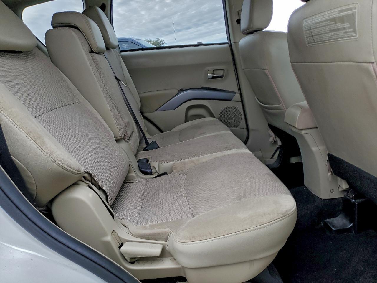 2010 MITSUBISHI outlander