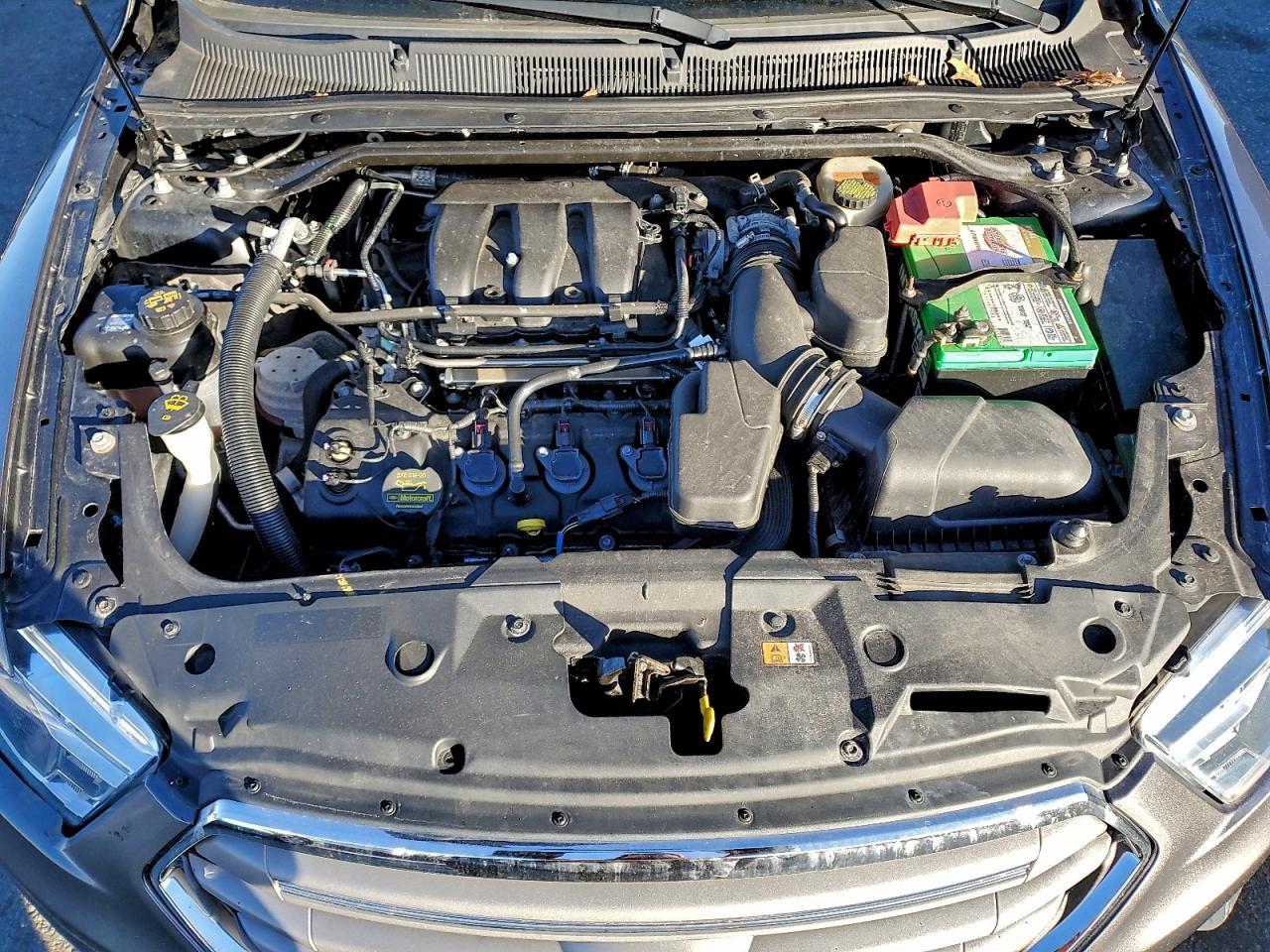 2013 FORD Taurus