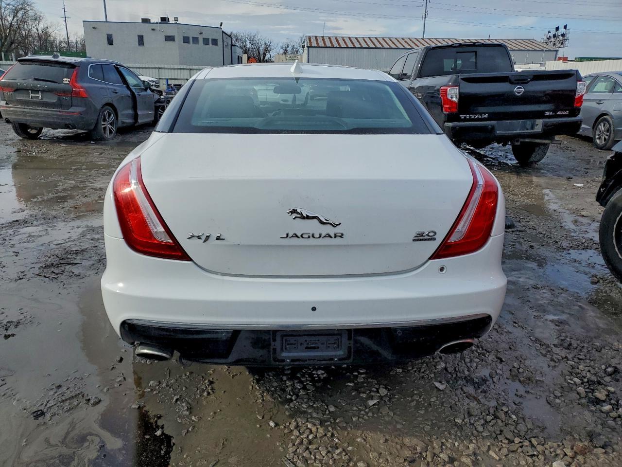 2016 JAGUAR Xj-Series
