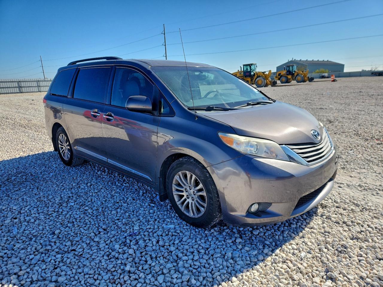 2014 TOYOTA SIENNA