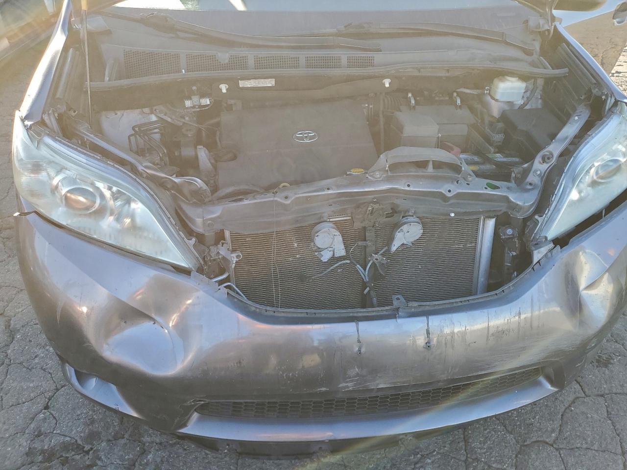 2015 TOYOTA SIENNA