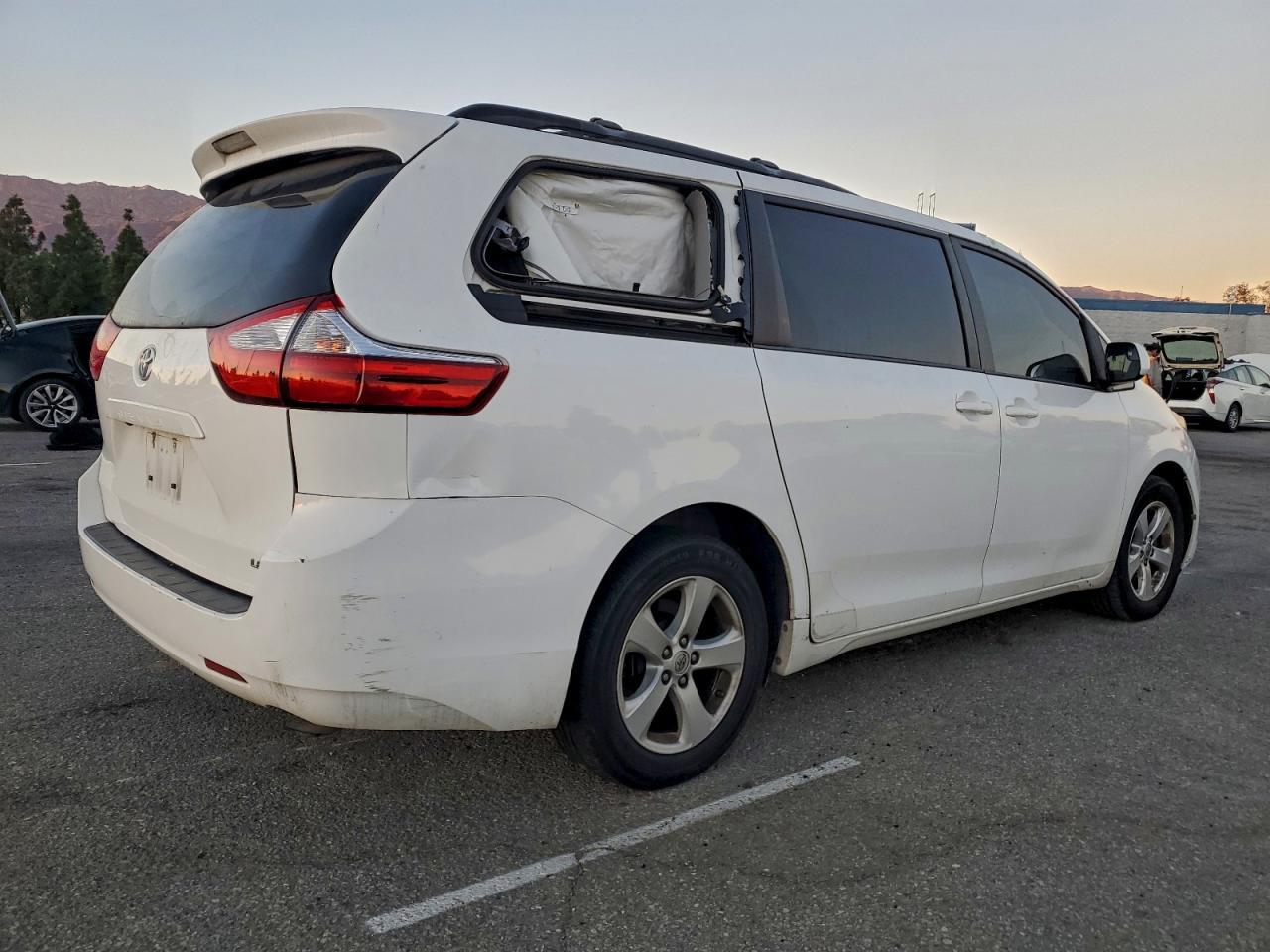 2015 TOYOTA SIENNA