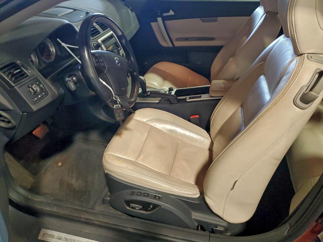 2011 VOLVO C70
