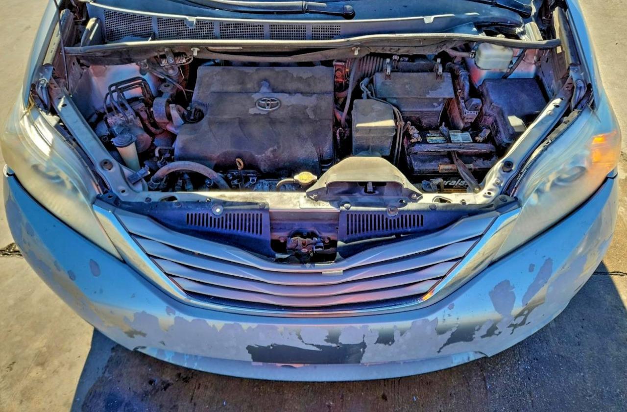 2016 TOYOTA SIENNA