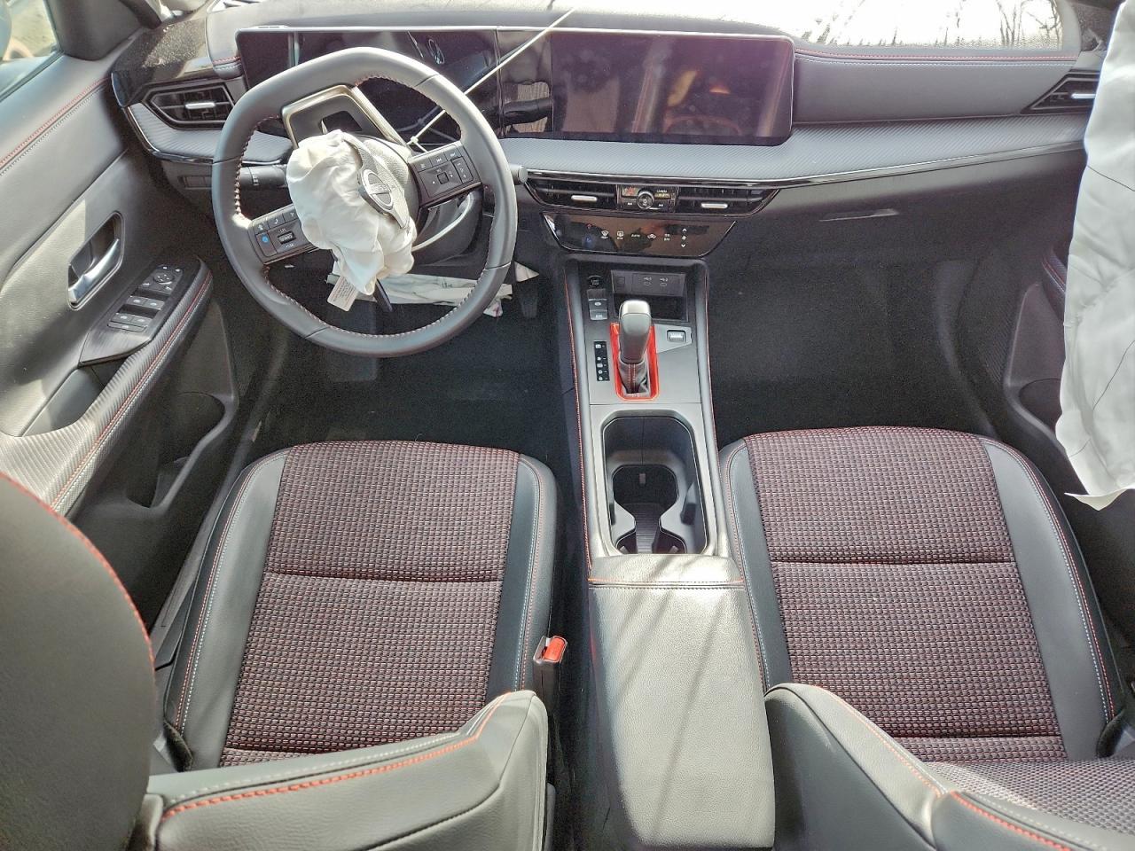 2025 NISSAN KICKS