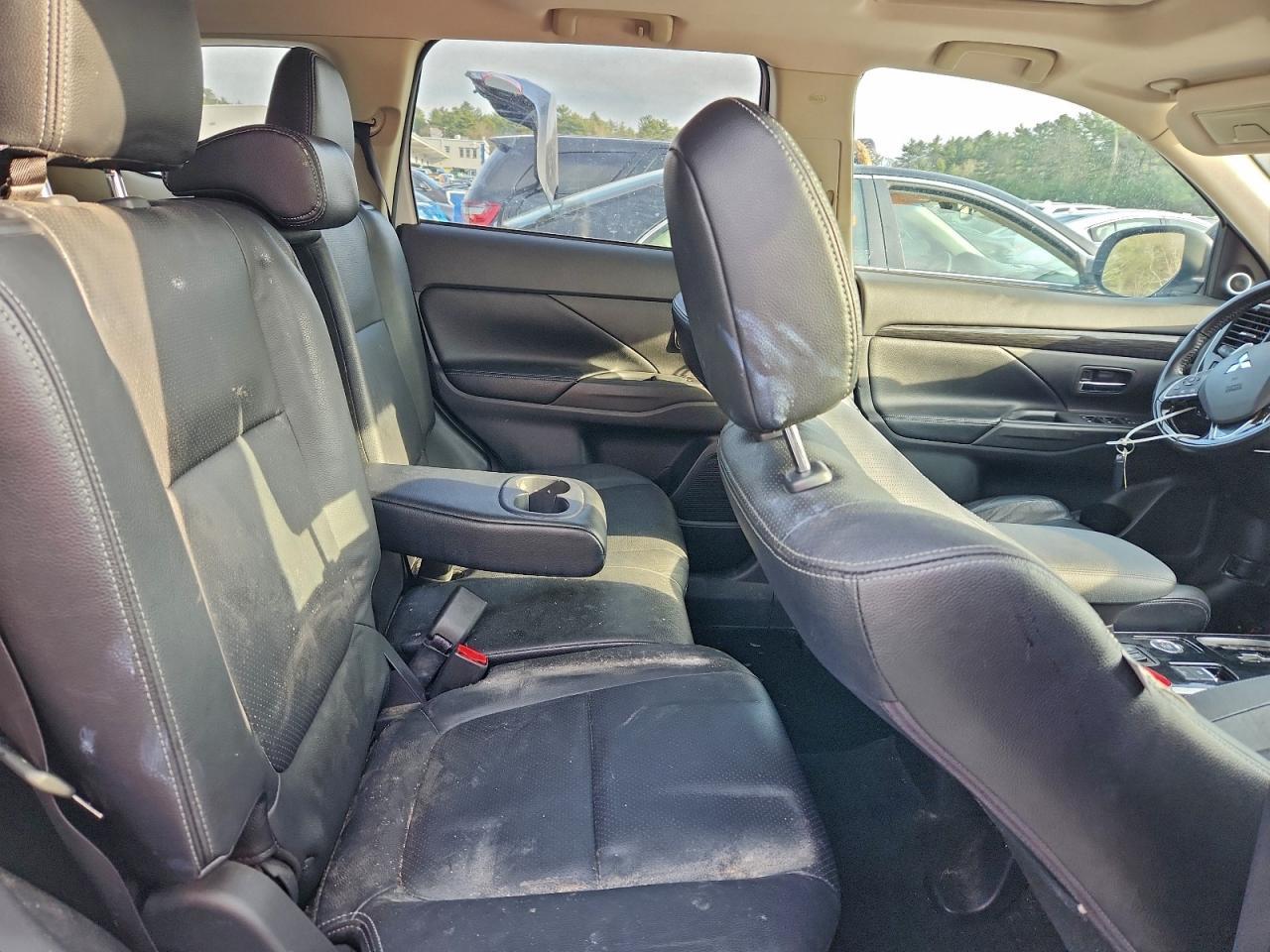 2018 MITSUBISHI outlander