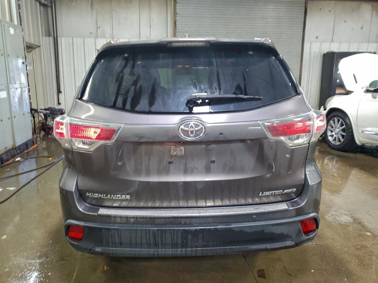2016 TOYOTA HIGHLANDER