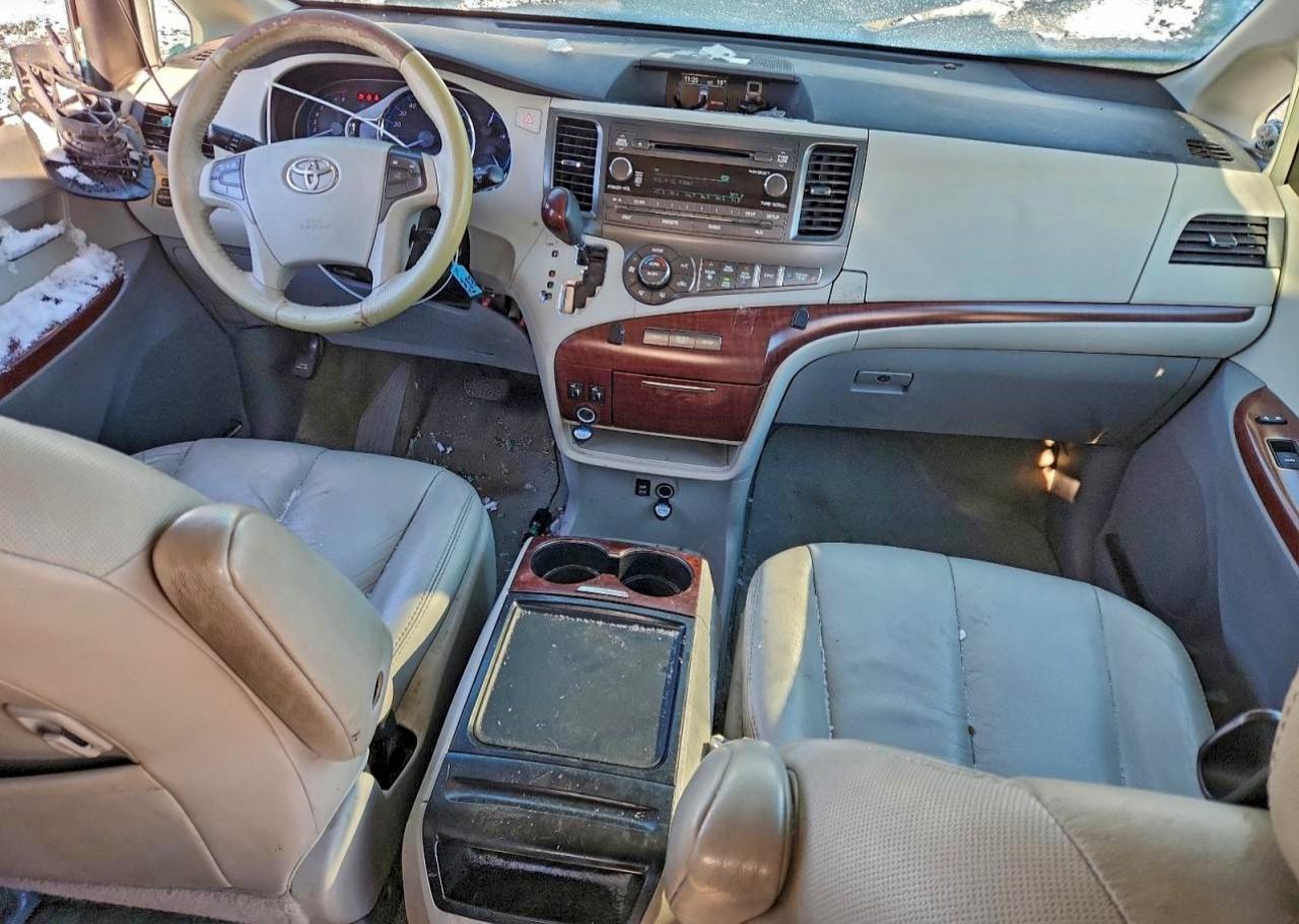 2012 TOYOTA SIENNA