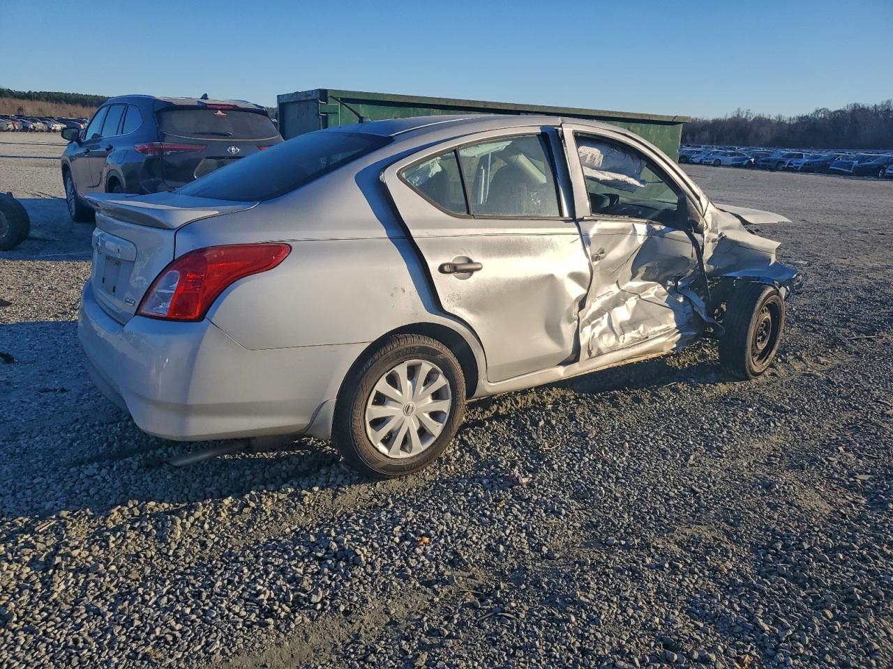 2015 NISSAN VERSA