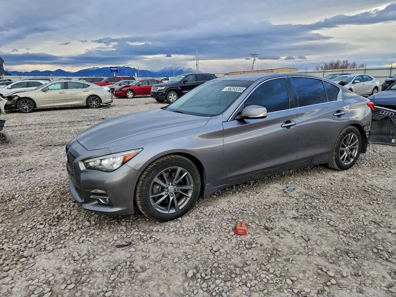 2017 INFINITI Q50