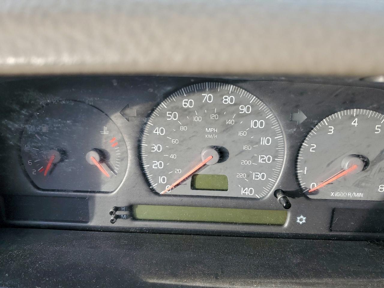 2000 VOLVO V70
