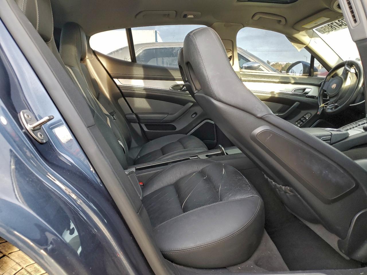 2011 PORSCHE Panamera