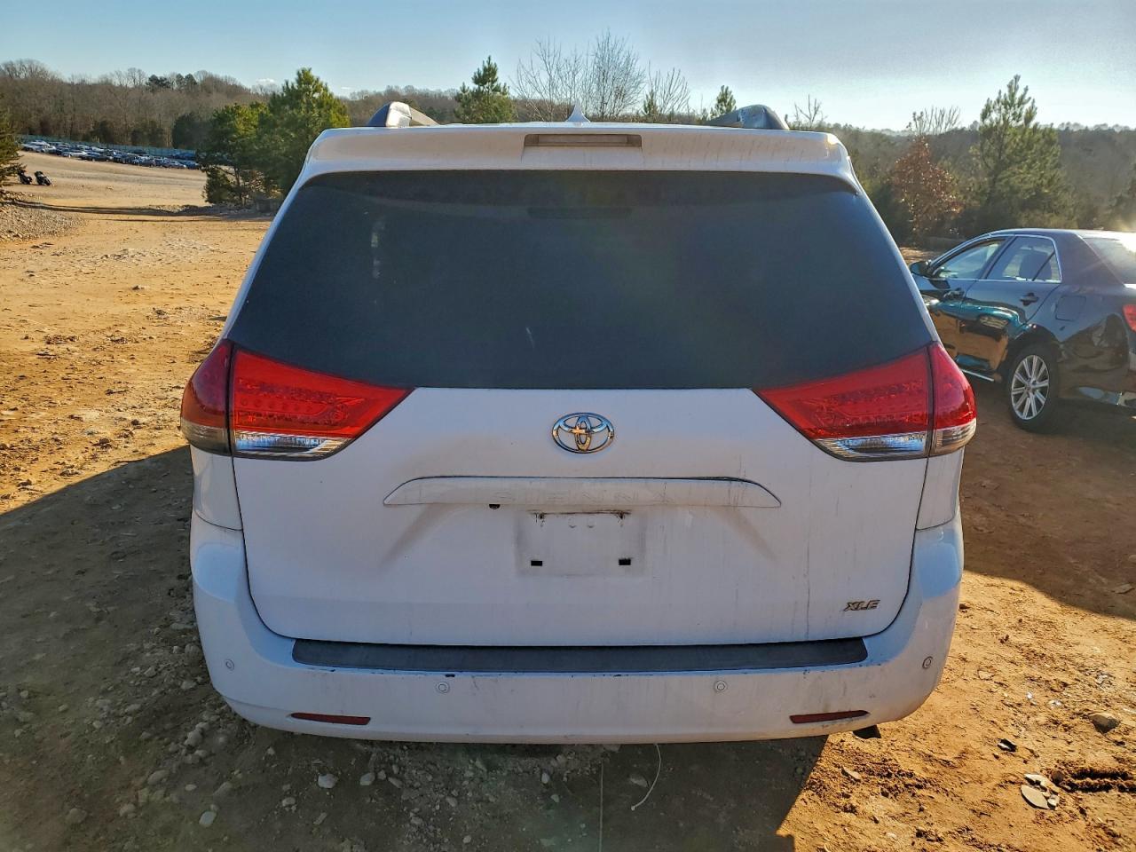2011 TOYOTA SIENNA