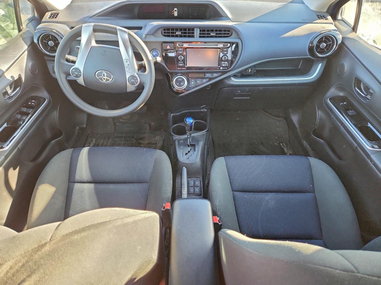 2016 TOYOTA Prius c