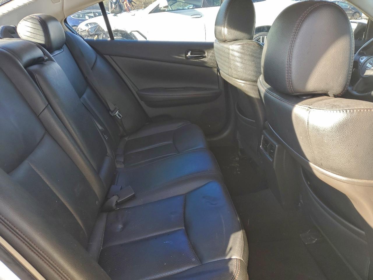 2011 NISSAN Maxima