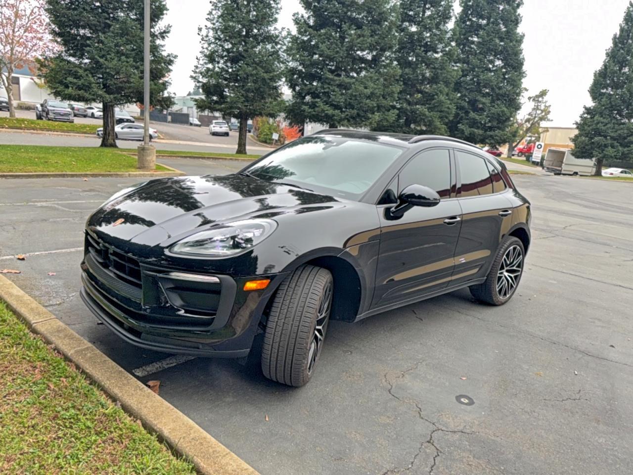 2024 PORSCHE Macan