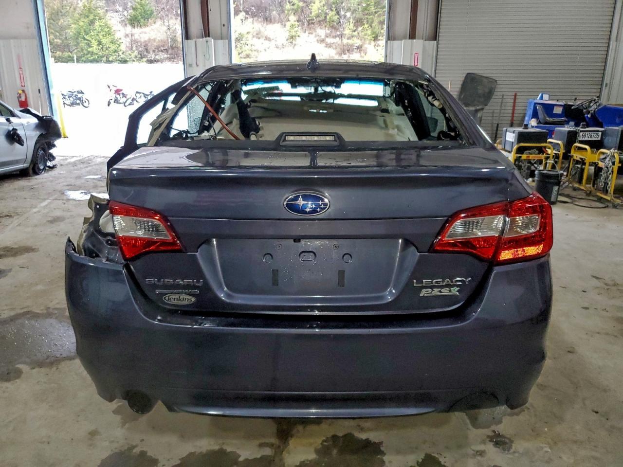 2017 SUBARU Legacy