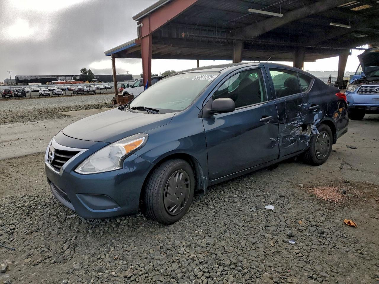 2015 NISSAN VERSA