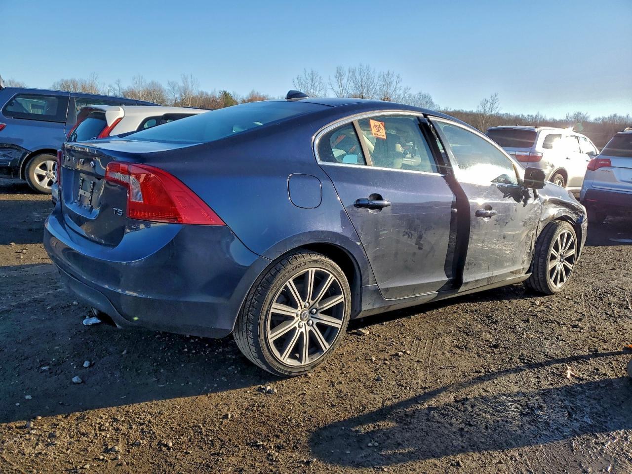 2015 VOLVO S60