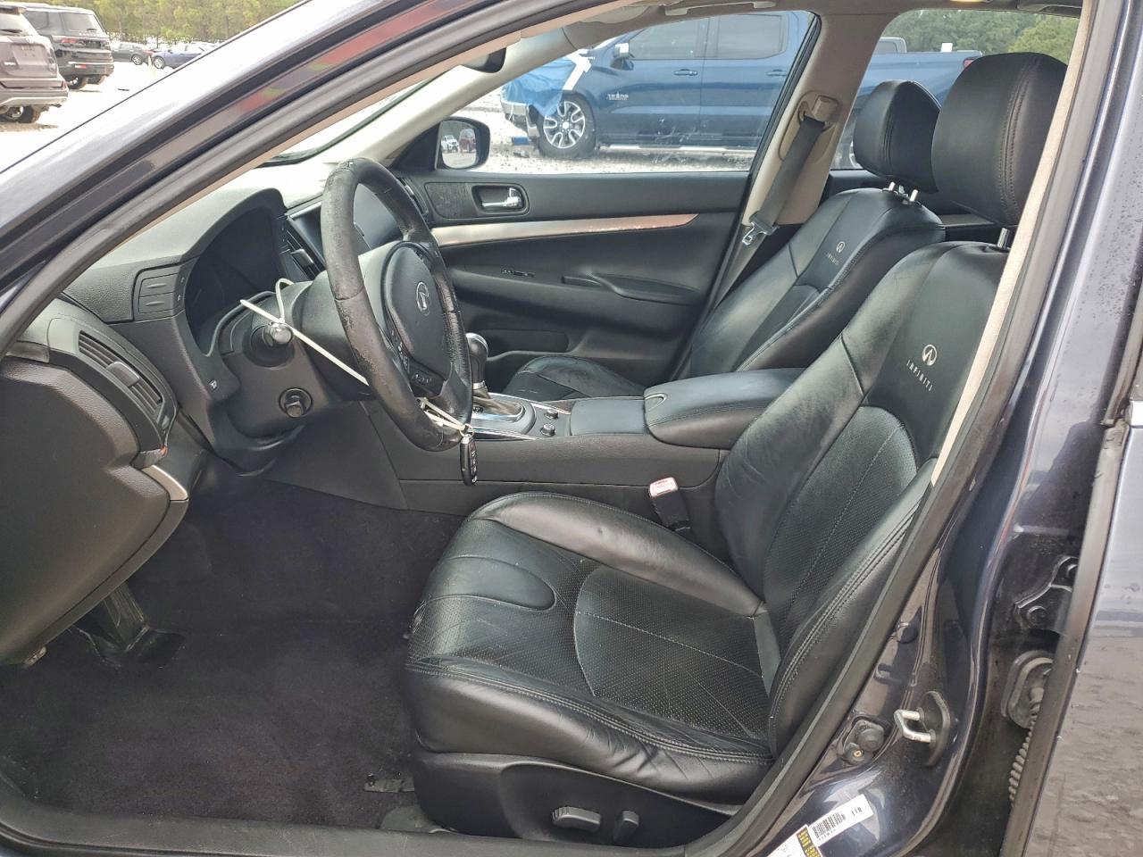 2011 INFINITI G37