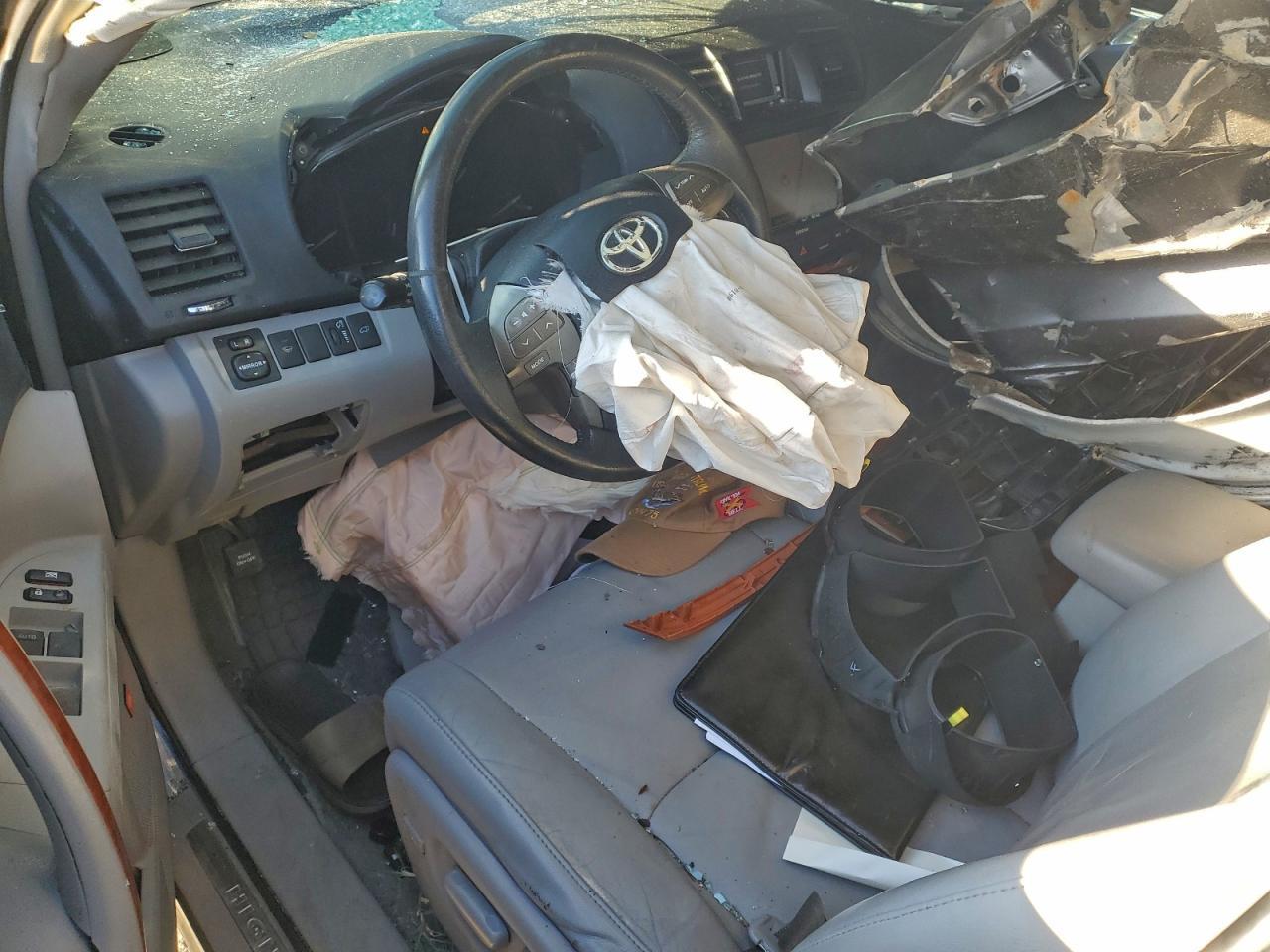 2010 TOYOTA HIGHLANDER