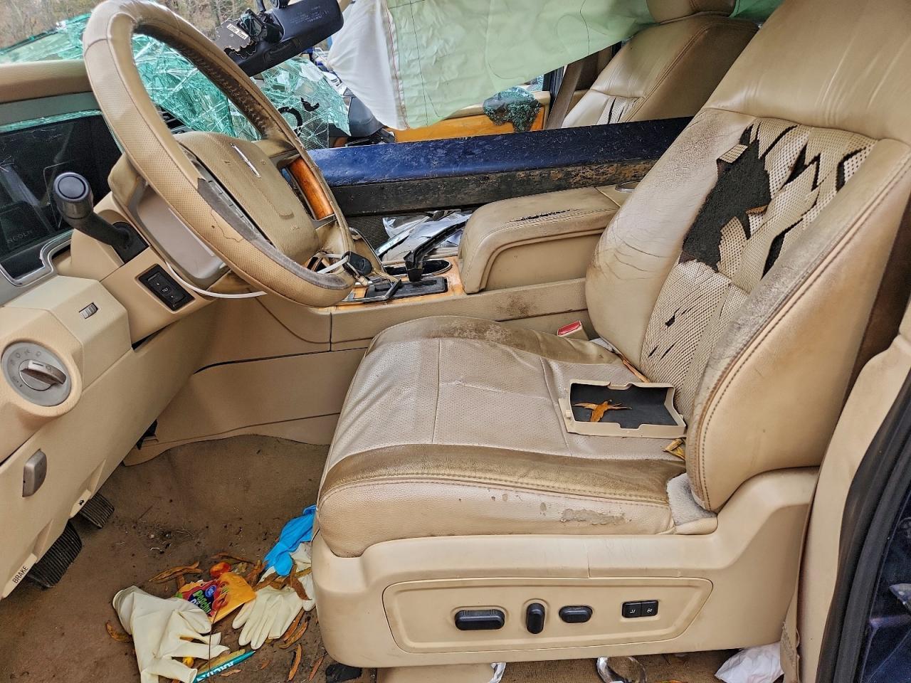 2010 LINCOLN Navigator
